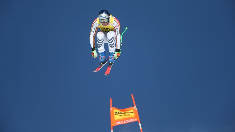 Perfektes Comeback: Thomas Dreßen gewinnt die Abfahrt in Lake Louise.