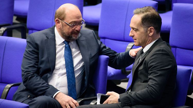 Schulz geht auf Distanz zu Bundeskanzlerin Angela Merkel, wie auch zum französischen Präsidenten Emmanuel Macron.