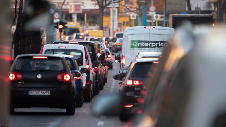 Übervolle Straßen werden noch eine Weile in Großstädten die Regel sein.