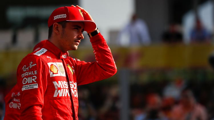 Charles Leclerc wollte gerne mal Fallschirmspringen. Hat er dann auch gemacht.