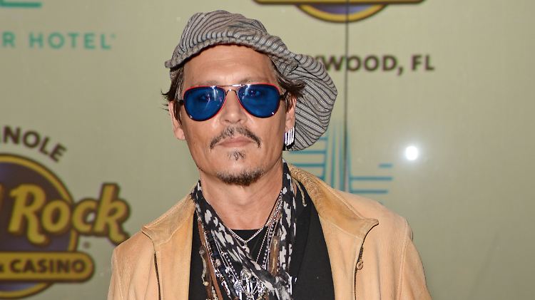 Steht es wirklich so schlecht um Johnny Depp oder wird er im Sommer wieder mit seiner Band auftreten?
