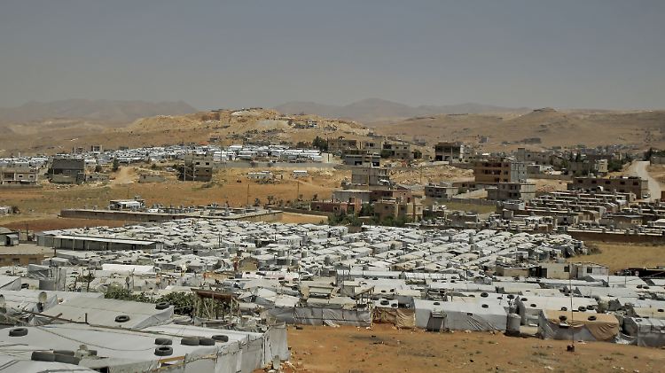 Im Libanon, an der Grenze zu Syrien, harren Hunderttausende in Flüchtlingslagern aus.