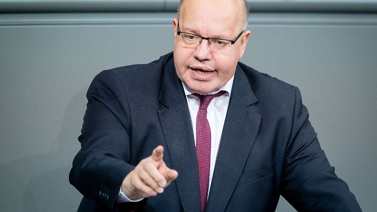 Altmaier hält an der umstrittenen Abstandsregelung für Windräder fest.