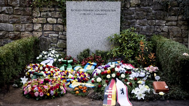 Fritz von Weizsäcker wurde neben seinem Vater, dem früheren Bundespräsidenten Richard von Weizsäcker, beerdigt.