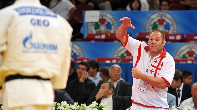 Seisenbacher als georgischer Judo-Nationaltrainer bei der WM 2011.