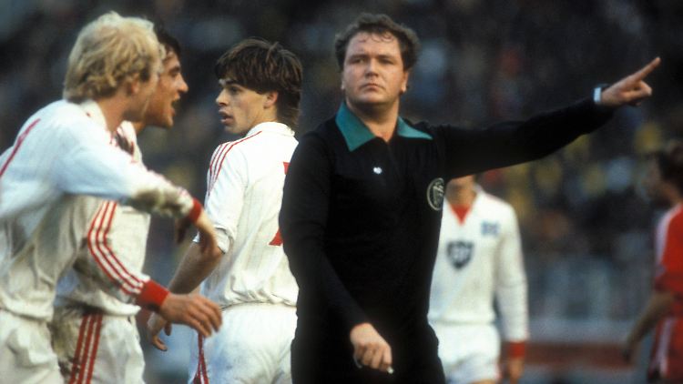 Wolf-Dieter Ahlenfelder wusste als Schiedsrichter, wie man mit Fußballspielern umzugehen hat.