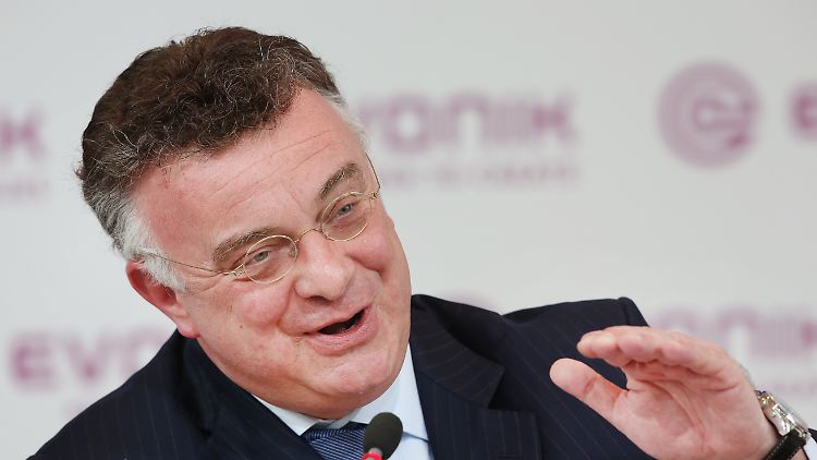 Auch über das Geschäft spricht Kullmann: "Evonik ist zwar nicht in einer Krise, aber wir bereiten uns auf eine Krise vor." 