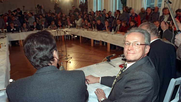 Am 7. Dezember 1989 tagt der Zentrale Runde Tisch zu ersten Mal. Auf dem Foto: LDPD-Chef Manfred Gerlach.