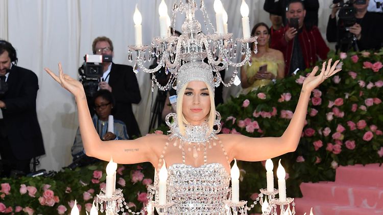 Advent, Advent, ein Lichtlein brennt: Katy Perry.