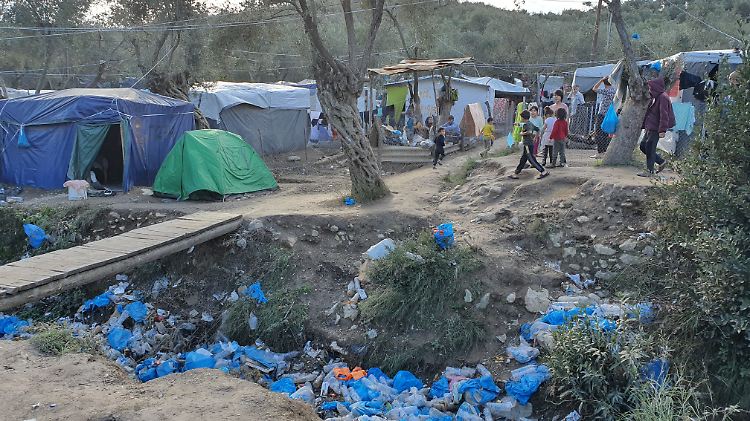 Tausende Flüchtlinge leben im Camp Moria auf Lesbos.