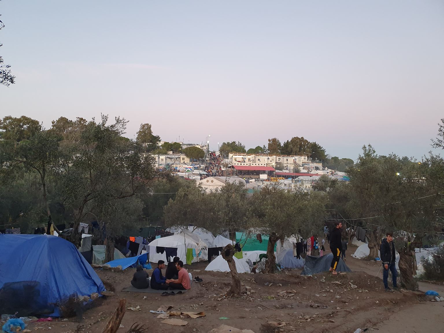 Bis zu 17.000 Menschen leben im Camp Moria auf der griechischen Insel Lesbos, unweit des türkischen Festlands.