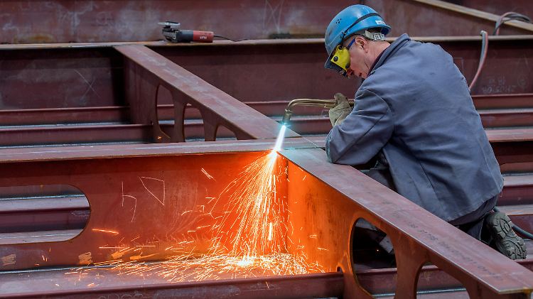 In der Industrie sind etliche Arbeitsplätze gefährdet.