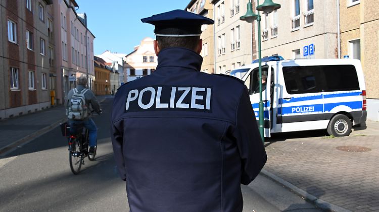 Neun Beamte der Brandenburger Polizei werden diese Woche für drei Monate versetzt.