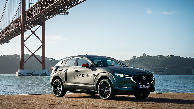 Im Prototyp wurde die Technik des MX-30 in einem CX-30 verbaut.