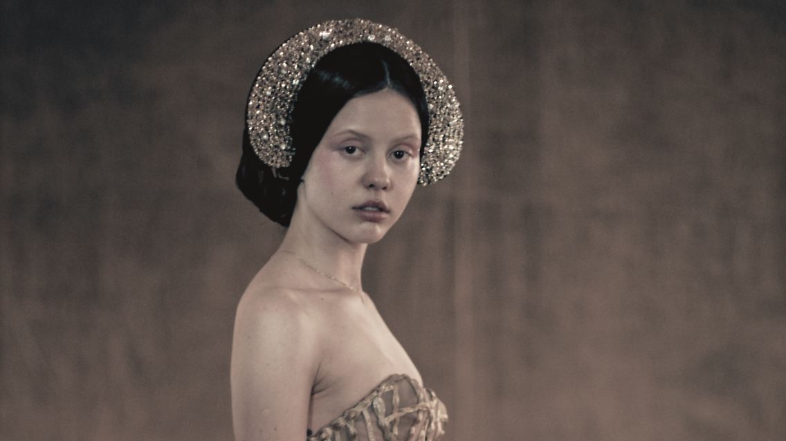 Mia_Goth2.jpg