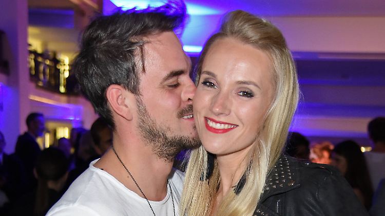 Eltern eines Sohnes: Anna Hofbauer und Marc Barthel.
