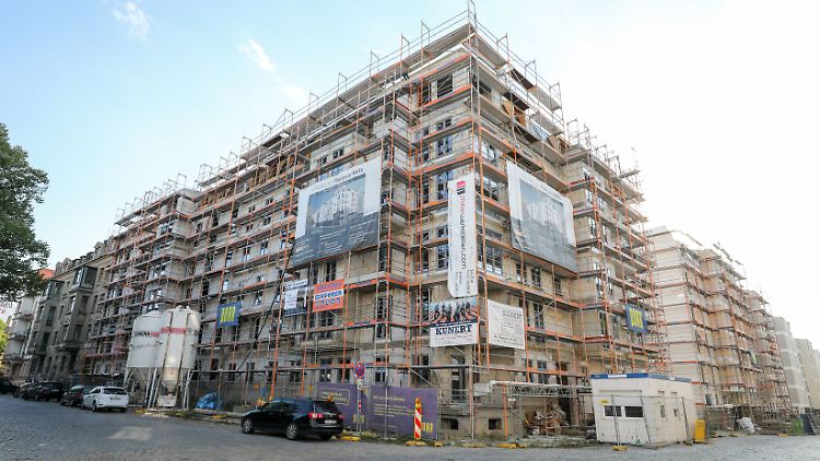 Ein Wohnhaus wird in Leipzig gebaut: Deutschlandweit gab es hier 2018 den größten Bevölkerungszuwachs. 