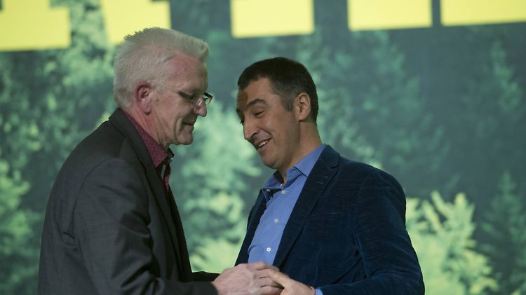 Kretschmann hält die Laudatio, als Cem Özdemir im Januar 2018 den Parteivorsitz aufgibt.