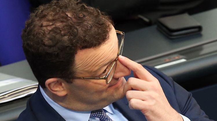 Mit seinem neuen Entwurf will Jens Spahn die Kritiker besänftigen.