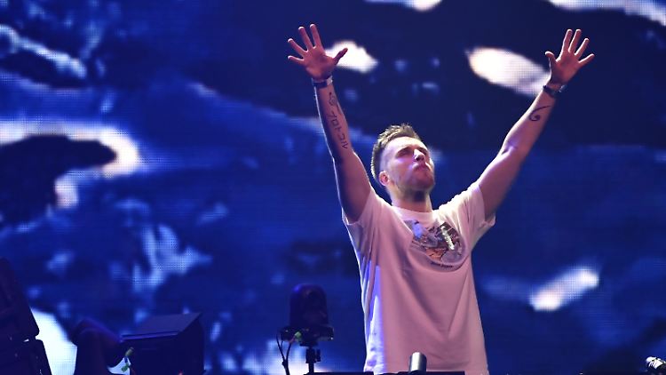 Nicky Romero in Pose. 