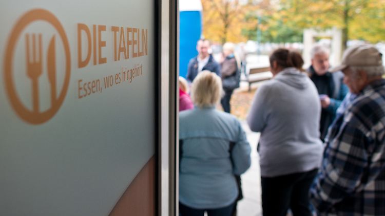 Die Tafeln verteilen seit den 90er-Jahren überschüssige Lebensmittel an Bedürftige.