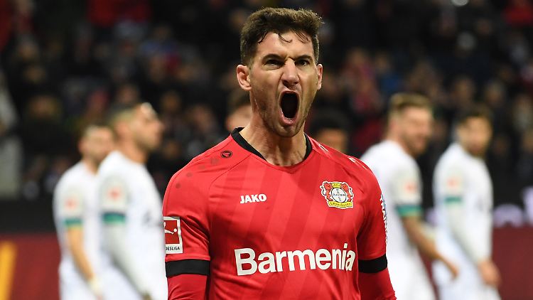 Dank des Doppelpacks von Lucas Alario schiebt sich Bayer Leverkusen auf Rang sechs vor.