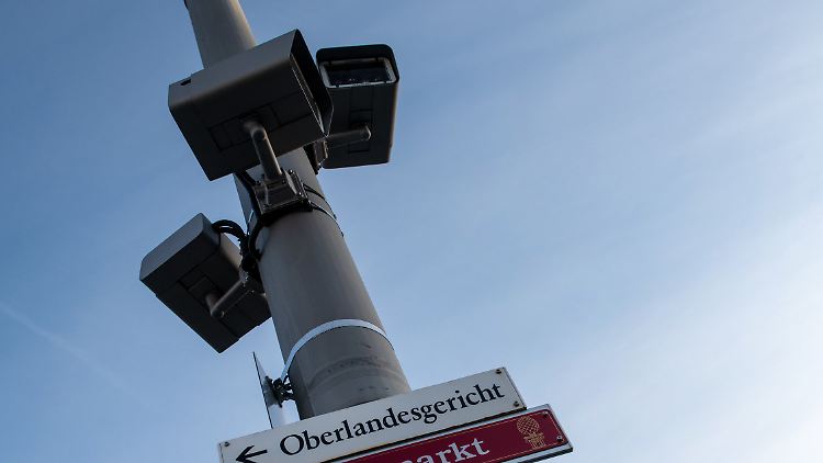 Videokameras am Augsburger Königsplatz.