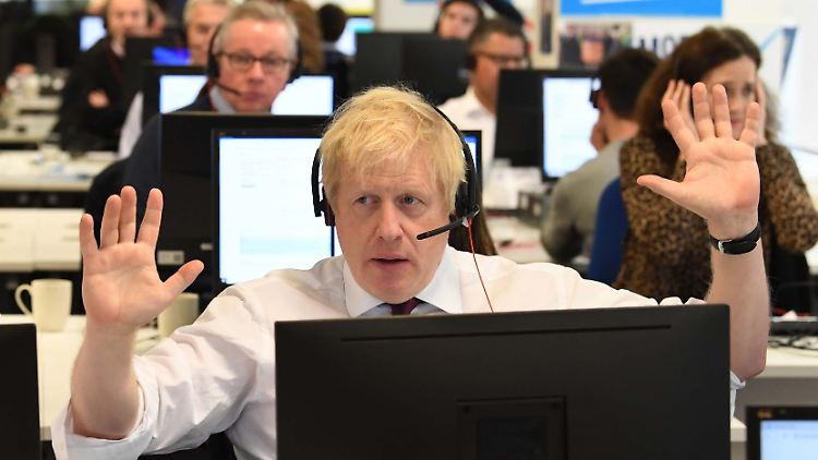 Boris Johnson im Call Center des Hauptquartiers der Konservativen.