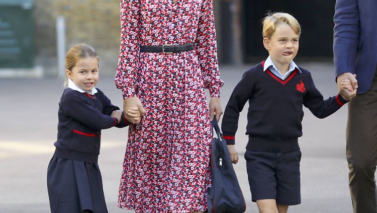 Ist Prinzessin Charlotte alt genug für ein eigenes Pony? Uroma Queen Elizabeth II. bekam mit vier Jahren eins.