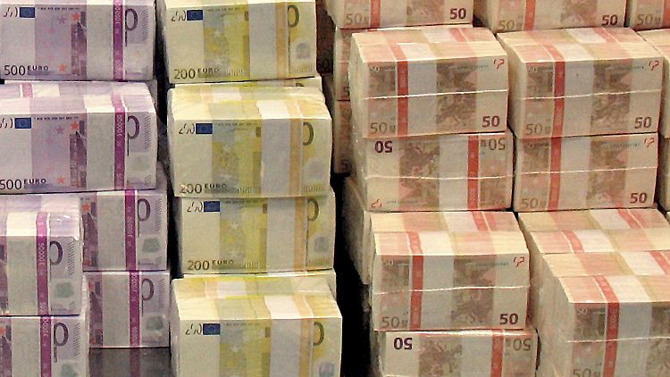 457 Milliarden Euro an zusätzlichen Investitionen empfiehlt Michael Hüther, Direktor des Instituts der deutschen Wirtschaft in Köln. 