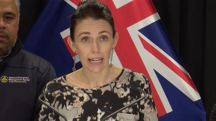 Premierministerin Ardern informierte die Öffentlichtkeit - demnach gibt es noch acht Vermisste.