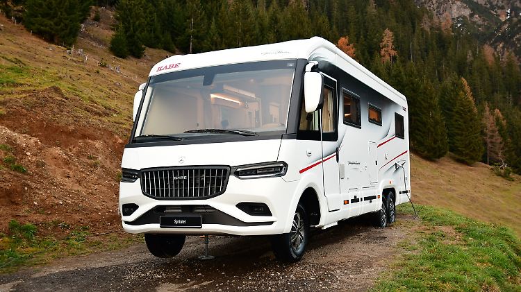 Dort halten und für ein paar Tage bleiben. Das ist das Credo der Camper. So richtig luxuriös wird es im Kabe Travel Master Imperial 810 LXL.