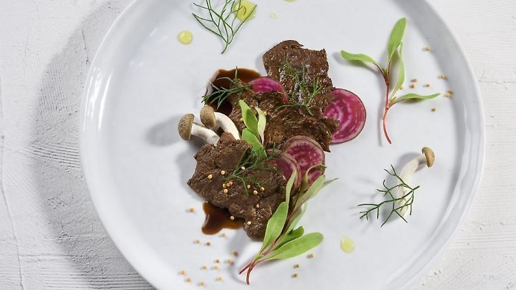 Ein künstlich erzeugtes Steak, das rein optisch erstmal nicht als ein solches auffallen würde.