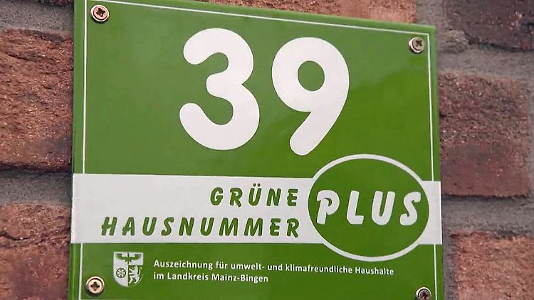 Grüne Hausnummer.JPG