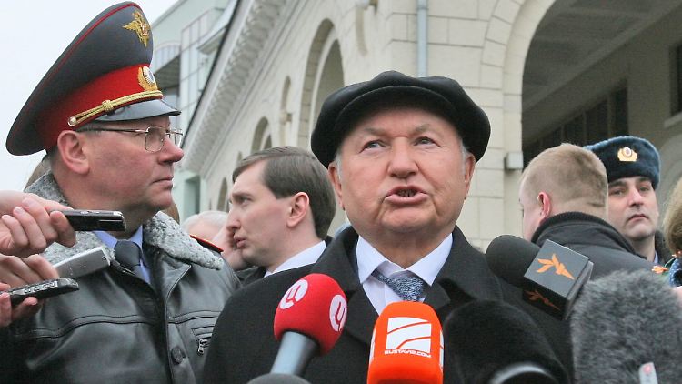 Der Mann mit der kugelsicheren Schiebermütze - Juri Luschkow. Zumindest will es so die Legende.