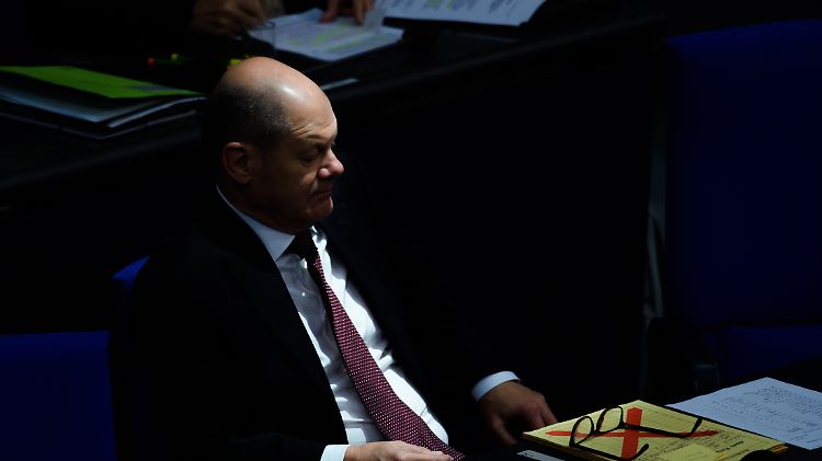 Die Niedrigzinsen treiben Sparer in Aktien - Finanzminister Scholz will nun abkassieren.