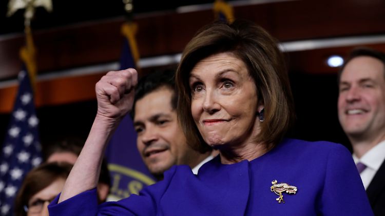 Die Sprecherin des Repräsentantenhauses, Nancy Pelosi, verkündet Details aus dem Abkommen - sowohl Demokraten als auch Republikaner betrachten die beschlossenen Maßnahmen als Erfolg. 