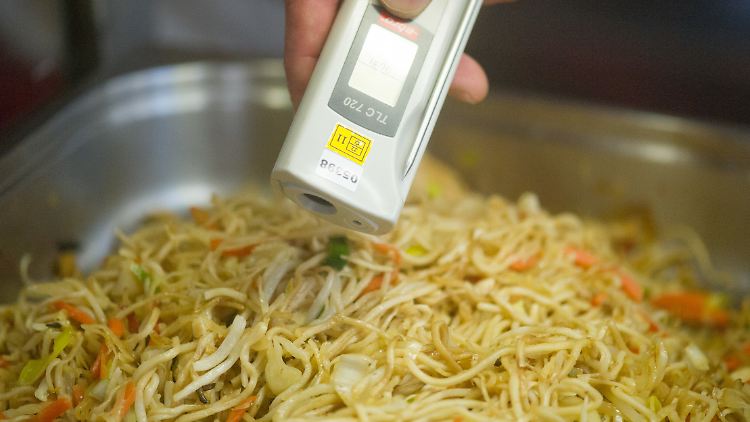 Die vielen Restaurants und Imbissbuden in Berlin fallen besonders leicht durchs Raster.