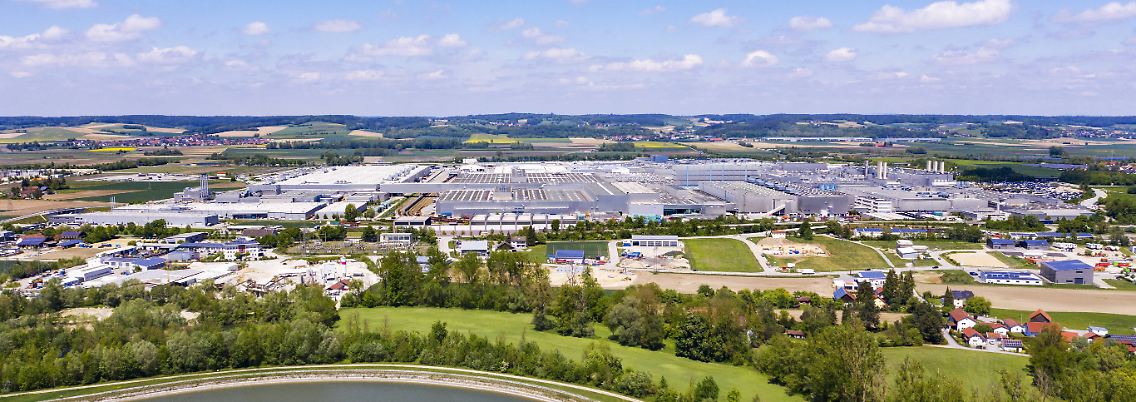 Mit den Zellen der beiden asiatischen Hersteller baut BMW die Batterien für seine Elektroautos selbst in den Werken Dingolfing - hier im Bild -, Spartanburg und Shenyang.