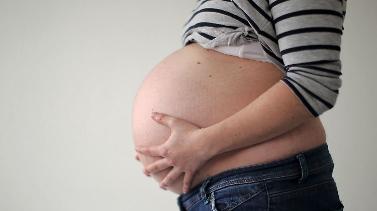 Familienpolitik in Zahlen: Im Schnitt bekommen Frauen in Deutschland immer später ihr erstes Kind.