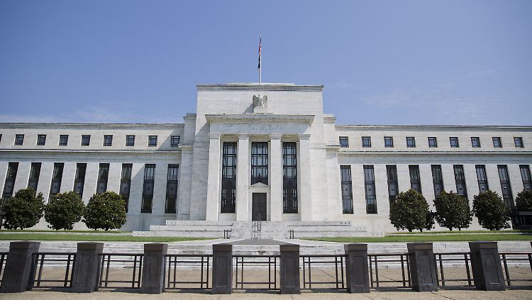 Bei ihren letzten drei Sitzungen hatte die Fed den Leitzins noch leicht gesenkt.