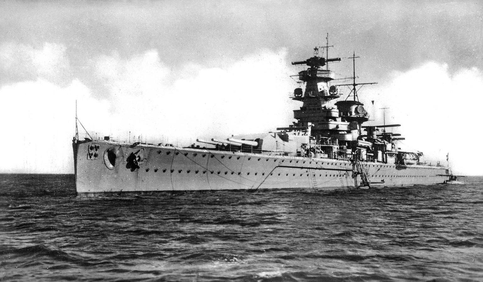 Zu Beginn des Zweites Weltkrieges war das deutsche Panzerschiff "Admiral Graf Spee" im Atlantik auf Kaperfahrt. 