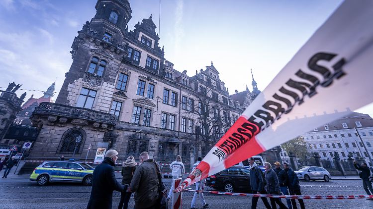 40 Ermittler untersuchen inzwischen die Spuren des Juwelendiebstahls.