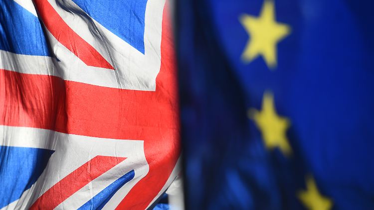 Die Zeichen stehen auf Brexit: Die Konservativen unter Premier Boris Johnson liegen bei der Parlamentswahl überraschend deutlich vorn.