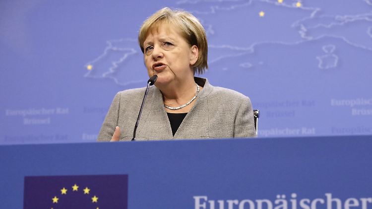 "Chapeau, muss man einfach sagen, dass ihm das gelungen ist", sagt Merkel zu Johnsons Wahlerfolg.