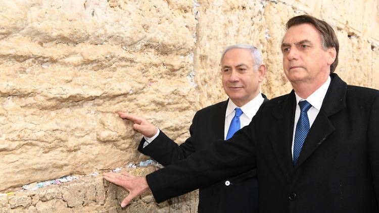Gemeinsam an der Klagemauer: Brasiliens Präsident Bolsonaro (vorne) kommt gut mit Israels Premier Netanjahu aus. 