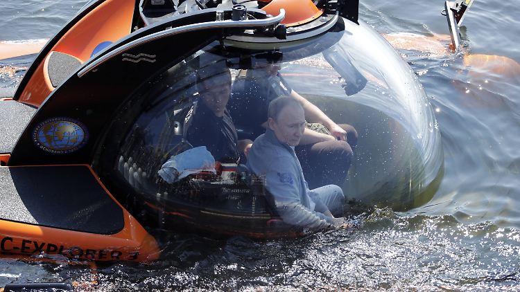 Der russische Präsident Putin im Juli in einem Forschungs-U-Boot. Der Nato machen Moskaus technische Fortschritte Sorgen.