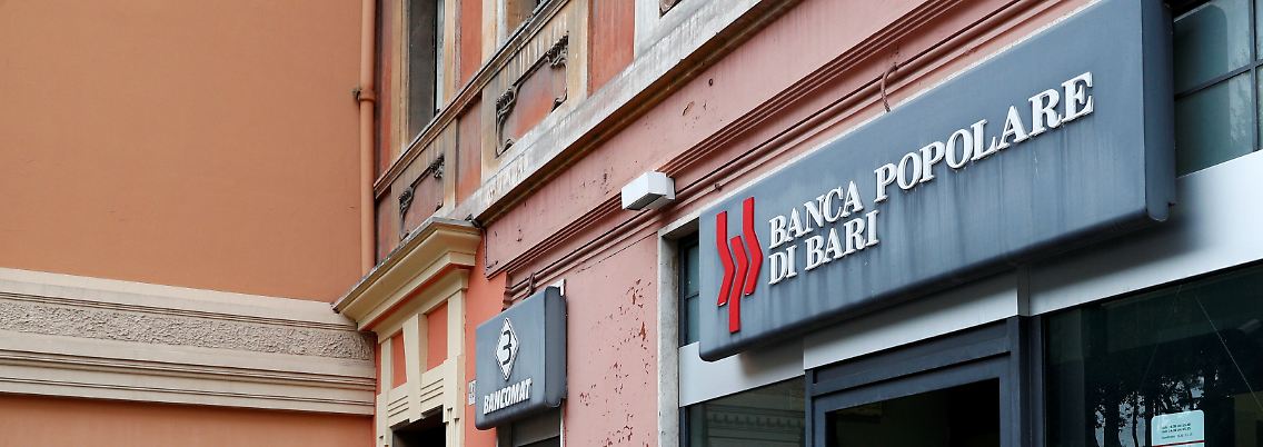 In den vergangenen Jahren musste der italienische Staat immer wieder Banken retten. Wegen der langjährigen Wirtschaftsflaute haben die Geldhäuser viele problematische Kredite angehäuft.