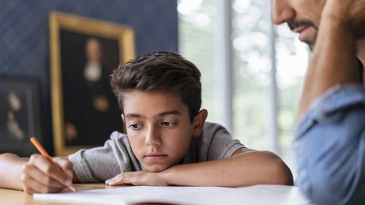 Überfordert es Kinder, wenn sie von Beginn an mehrere Sprachen gleichzeitig lernen?