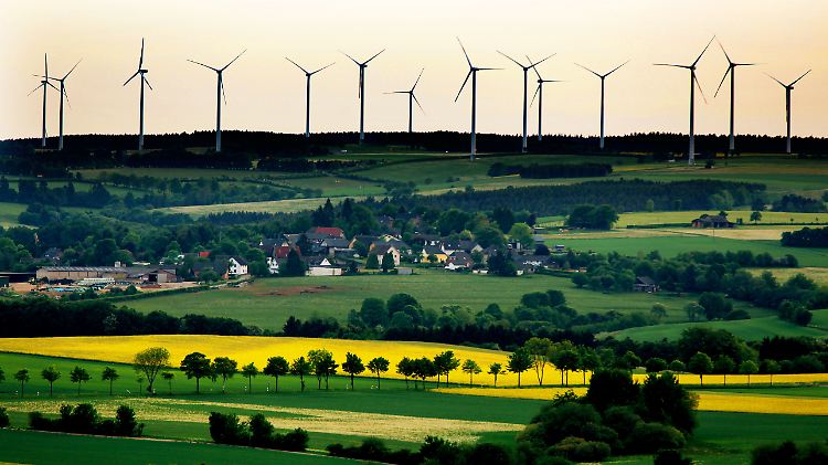 Die Bundesregierung plant derzeit eine neue Regel, wonach Windparks künftig nur noch in einem Abstand von mindestens 1000 Metern zu Wohnsiedlungen gebaut werden dürfen.
